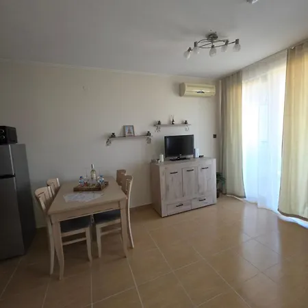 Summer Nest Ravda Apartmán *